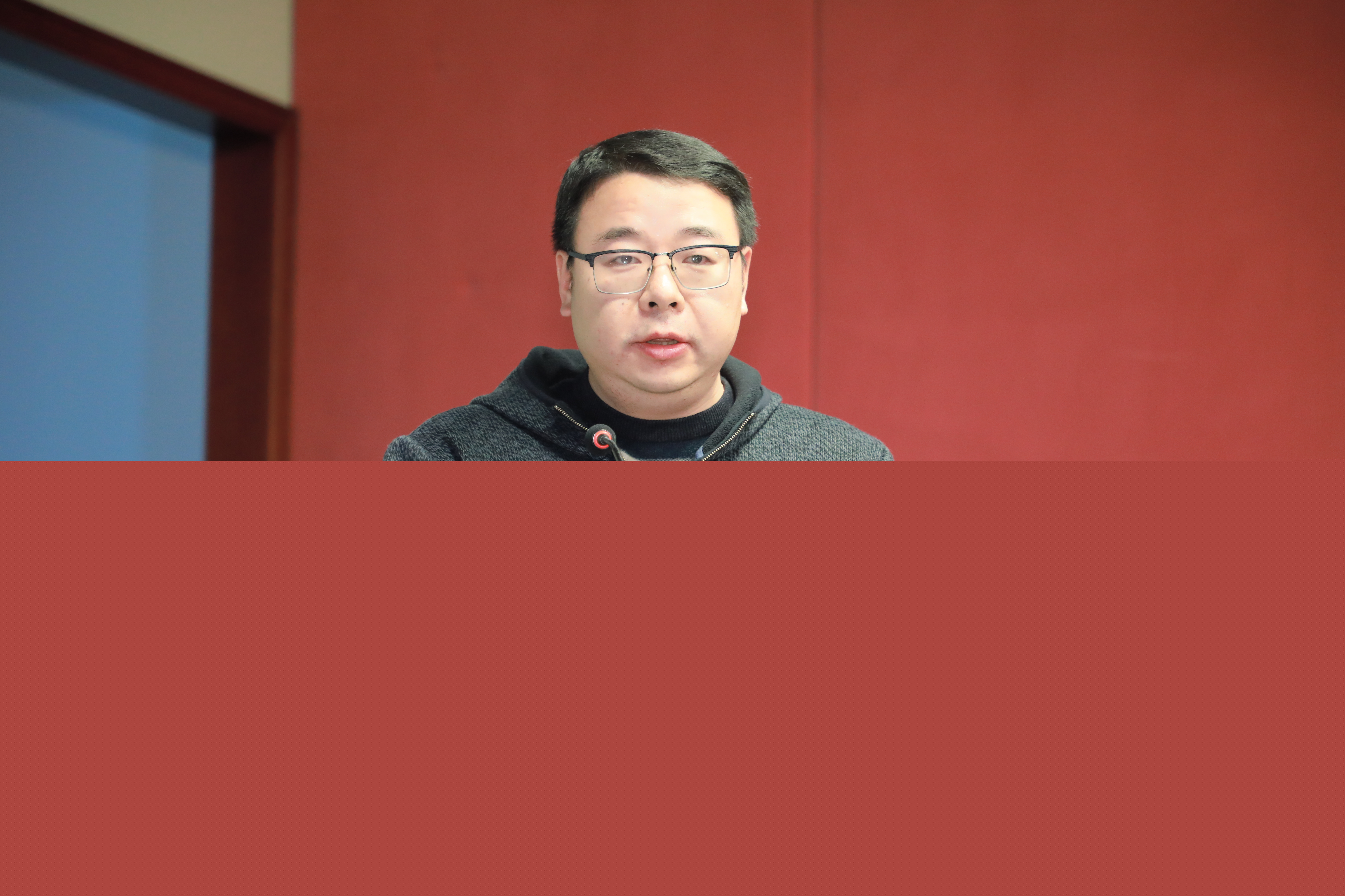 在“采編一線黨旗紅”優(yōu)...